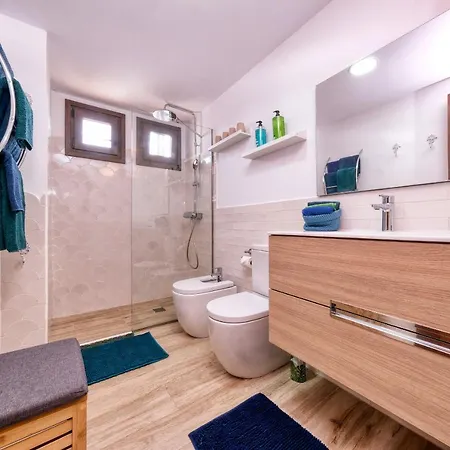 Casa Bleu 2 Floors ,2 Bedrooms ,equipped Kitchen ,balcony ,terrace And Grill Ferienhaus *
