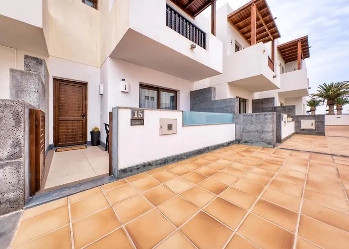 Дом отдыха Casa Bleu - Duplex With Shared Pool, Balcony, Terrace And Grill By Lanzarote *