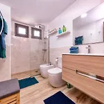 Casa Bleu - Duplex With Shared Pool, Balcony, Terrace And Grill By Lanzarote Ferienhaus *