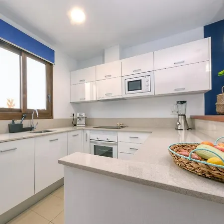 Tatil Evi Casa Bleu - Duplex With Shared Pool, Balcony, Terrace And Grill By Lanzarote