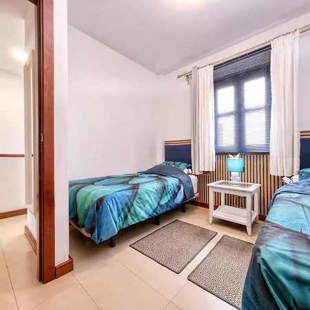 Ferienhaus Casa Bleu - Duplex With Shared Pool, Balcony, Terrace And Grill By Lanzarote Puerto Calero